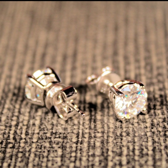1CT Moissanite Diamond Stud Earrings 18K White Gold Plated S925 Sterling Silver - Picture 8 of 8